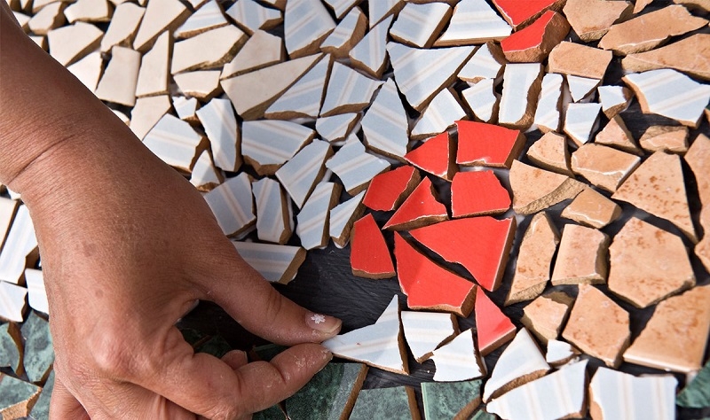 Мозаїка з битої плитки: як робити своїми руками